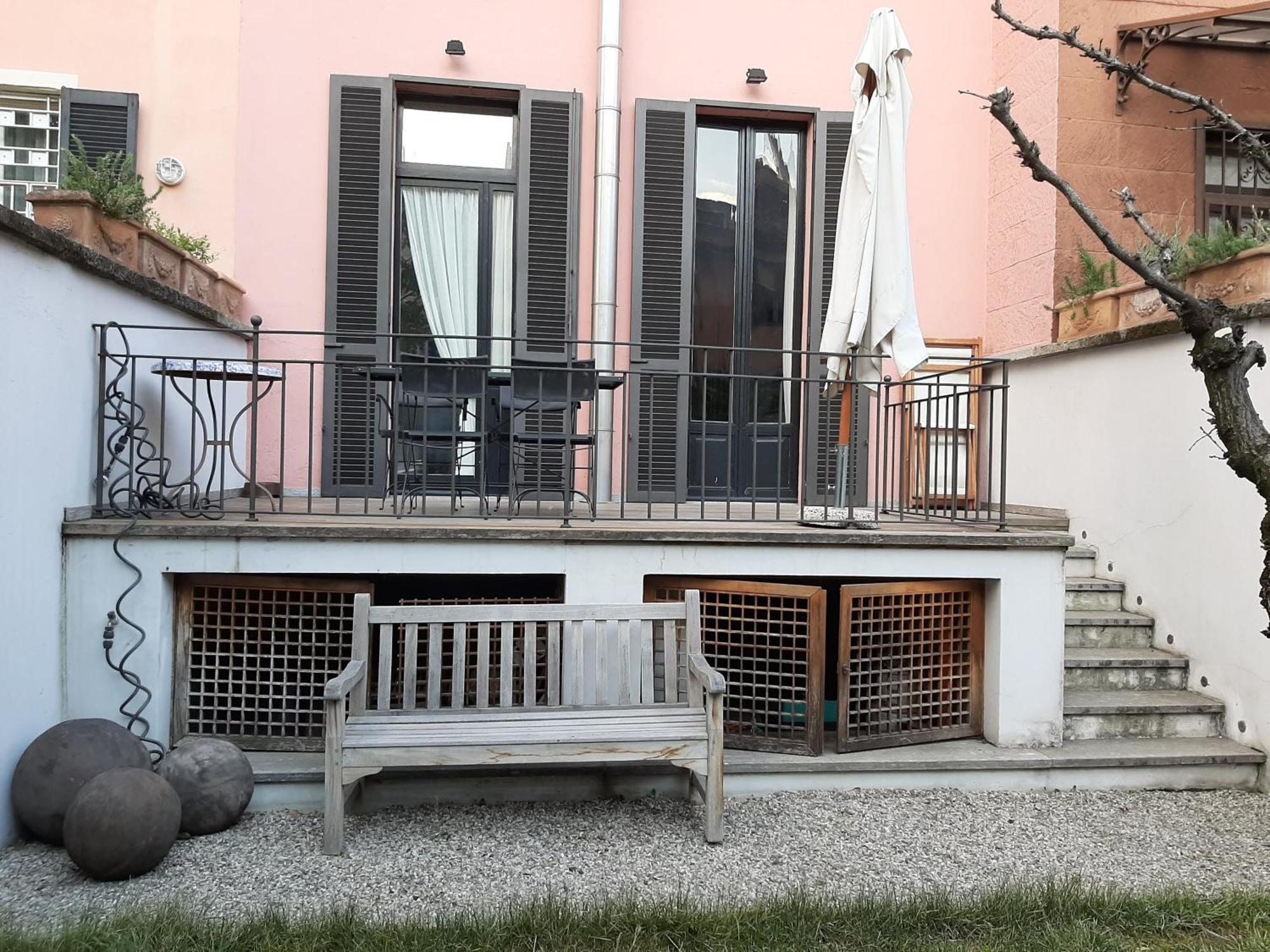 Casa Mari - Free Secure Parking, Breakfast, Private Bathroom, Wifi, Garden, Aircon, 5 Min Walk To Metro And Train Station — Photos 1